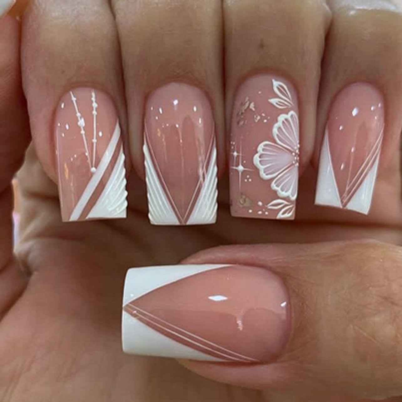 Chic Floral Elegance Medium Square Beige Pink with Stunning White Geometric Art Press On Nail Set