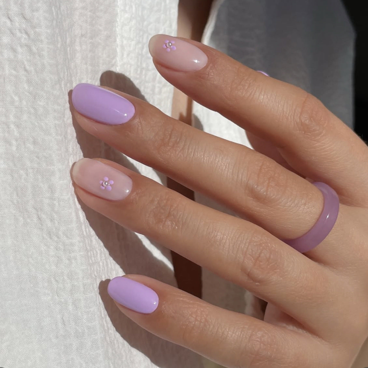 Whimsical Lavender Dreams Medium Oval Shaped Press-On Nail Set with Charming Floral Accents