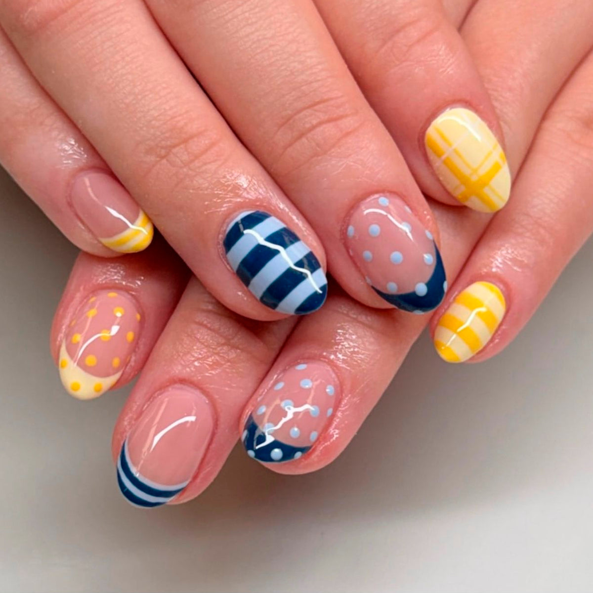 Sunny Vibes Medium Oval Blue and Yellow Striped Press On Nail Set