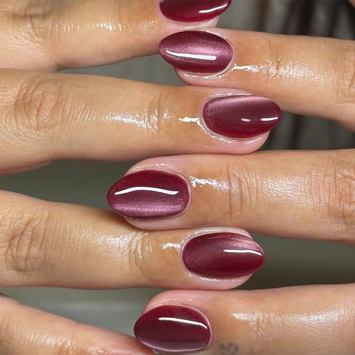 Glamorous Evening Elegance Short Oval Burgundy Gradient Press On Nail Set