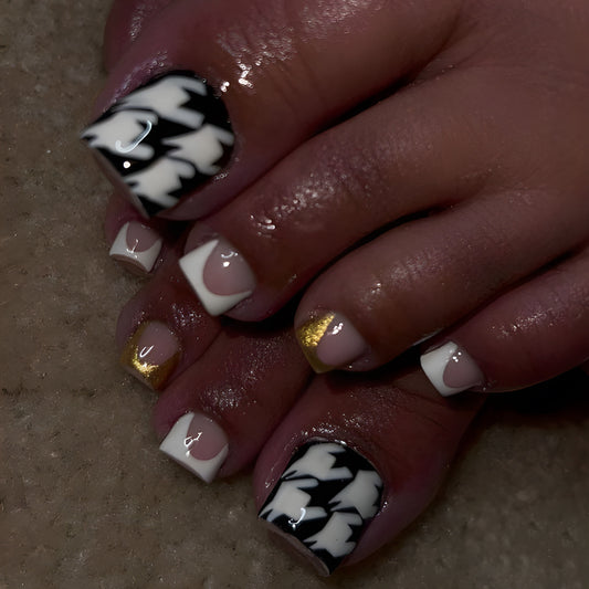 Chic Houndstooth Print Medium Square Black and White Press On Nail Set with Glamorous Gold Accent Tips
