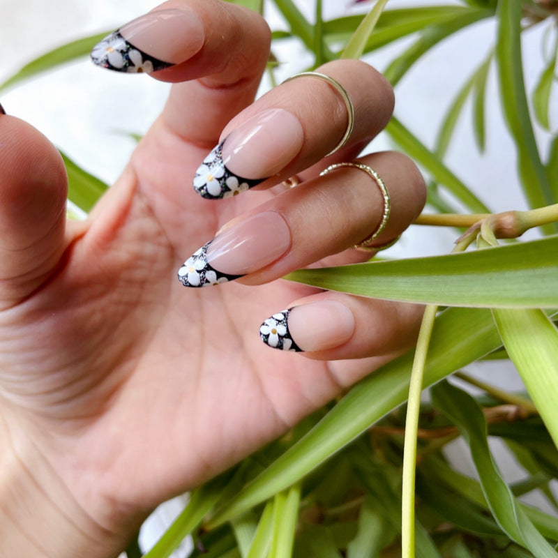 Charming Floral Fantasy Medium Oval Black and White Press On Nail Set with Elegant Daisy Design