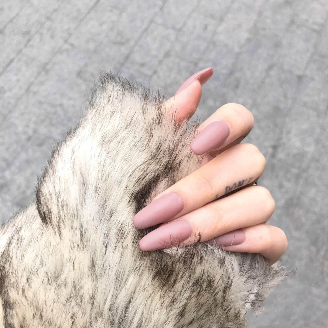 Urban Chic Medium Oval Matte Mauve Press On Nail Set with Seamless Fit