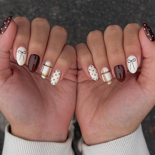Chic Autumn Vibes Medium Oval Brown and White Nail Set with Artful Patterns