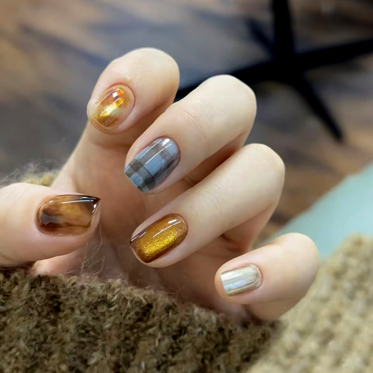 Autumn Elegance Short Square Shaped Glossy Brown Multi-Textured Nail Set