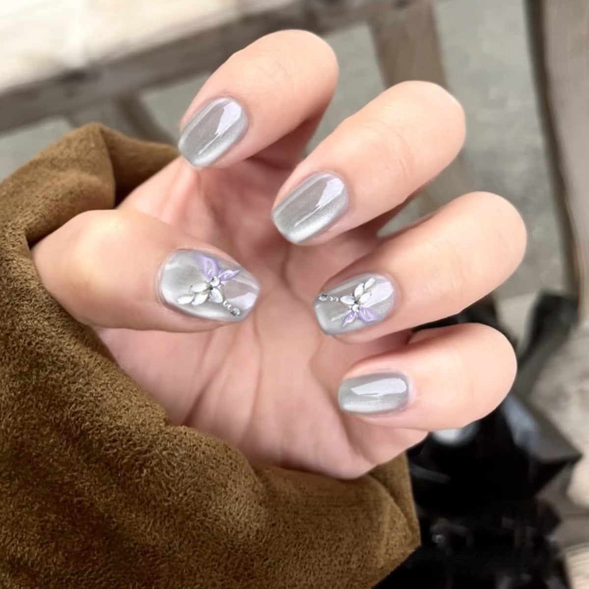 Chic Elegance Short Square Silver with Floral Accent Press On Nail Set