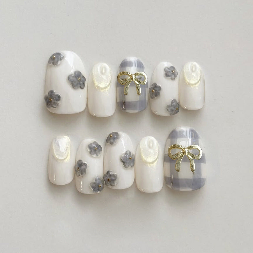 Charming Garden Inspired Medium Round White Gray Floral Design with Shiny Gold Accents Press On Nail Set