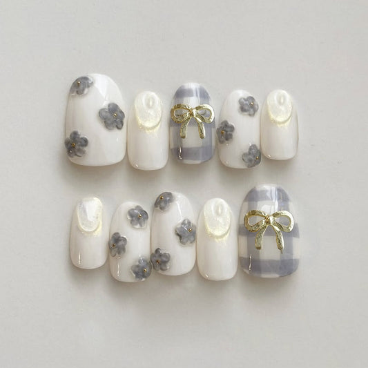 Charming Garden Inspired Medium Round White Gray Floral Design with Shiny Gold Accents Press On Nail Set