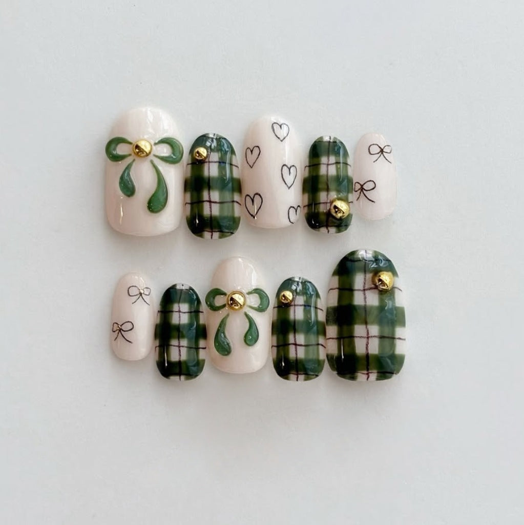 Cozy Autumn Charm Long Oval Green and White Patterned with Gleaming Gold Accents Nail Set