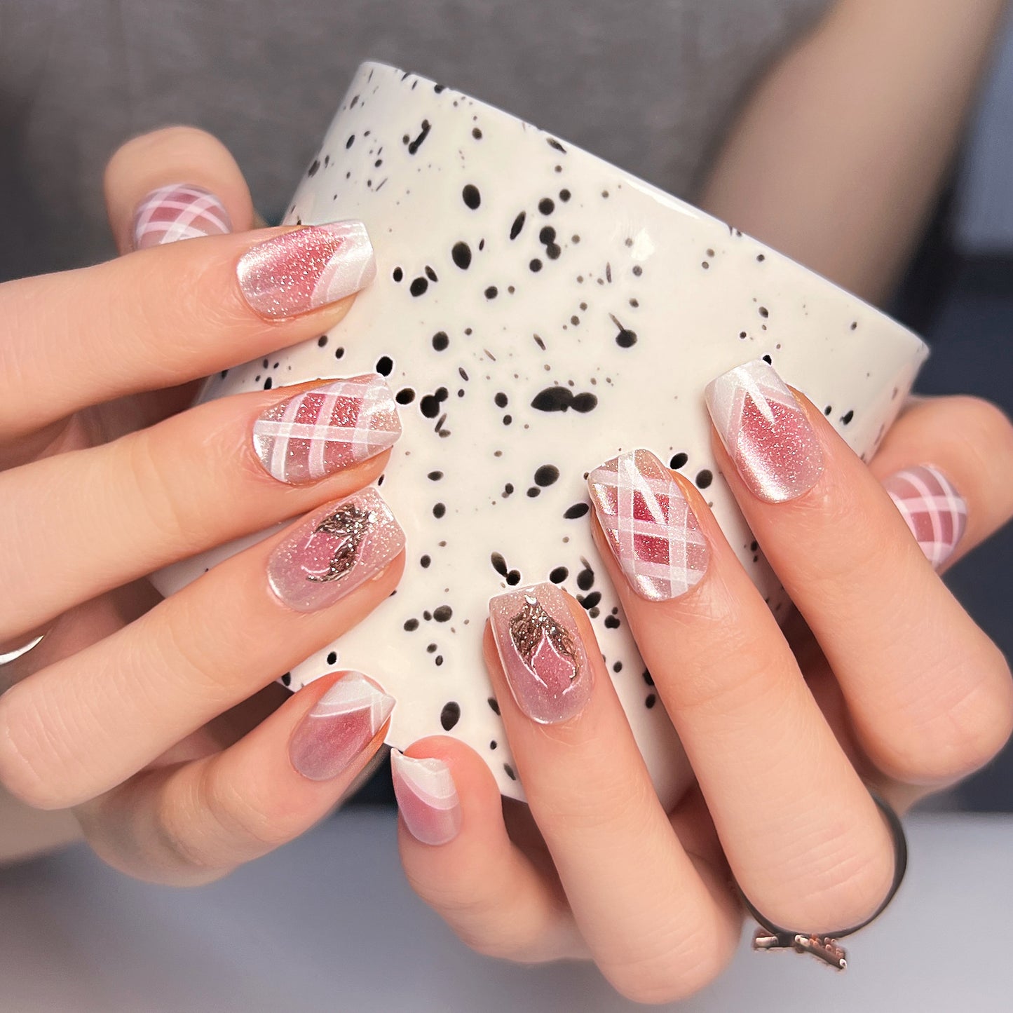 Glamorous Blush Elegance Short Square Pink Glitter Intertwined Nail Set