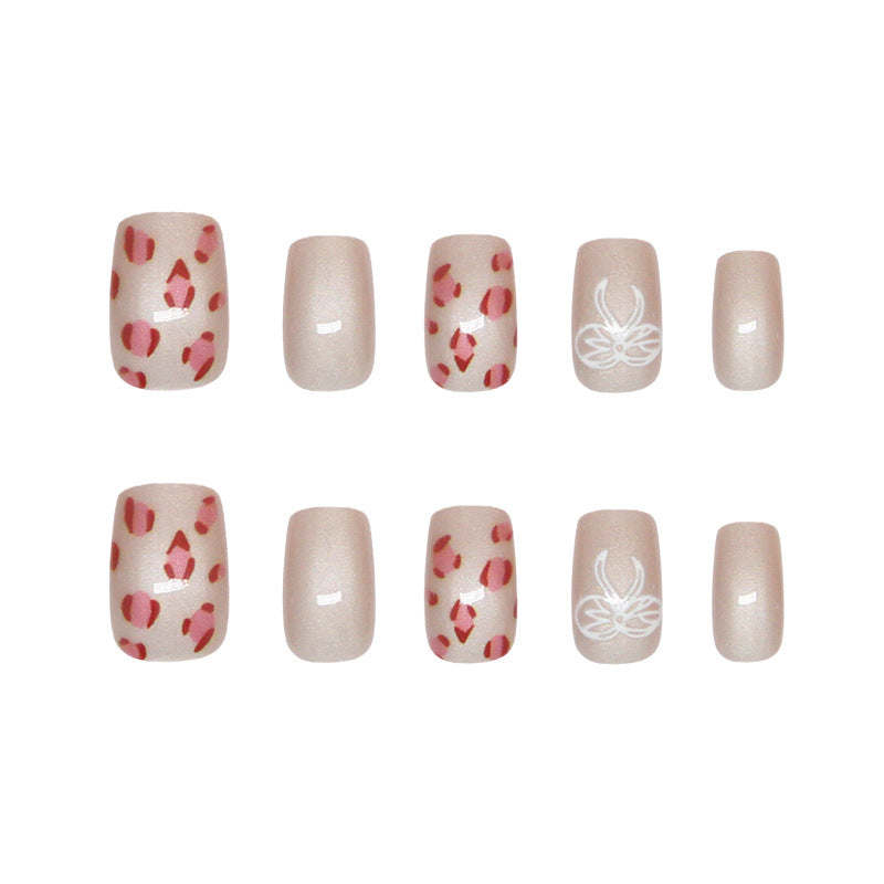 Chic Animal Print Elegant Short Square Soft Pink Nail Set Featuring Unique Floral Design