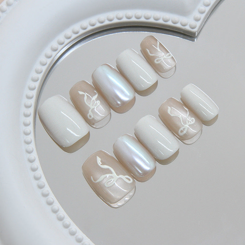 Elegant Pearl Sheen Short Square White Nail Set with Artistic Design