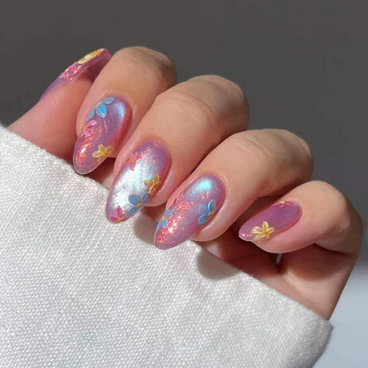 Dreamy Floral Medium Almond Iridescent Nail Press Set