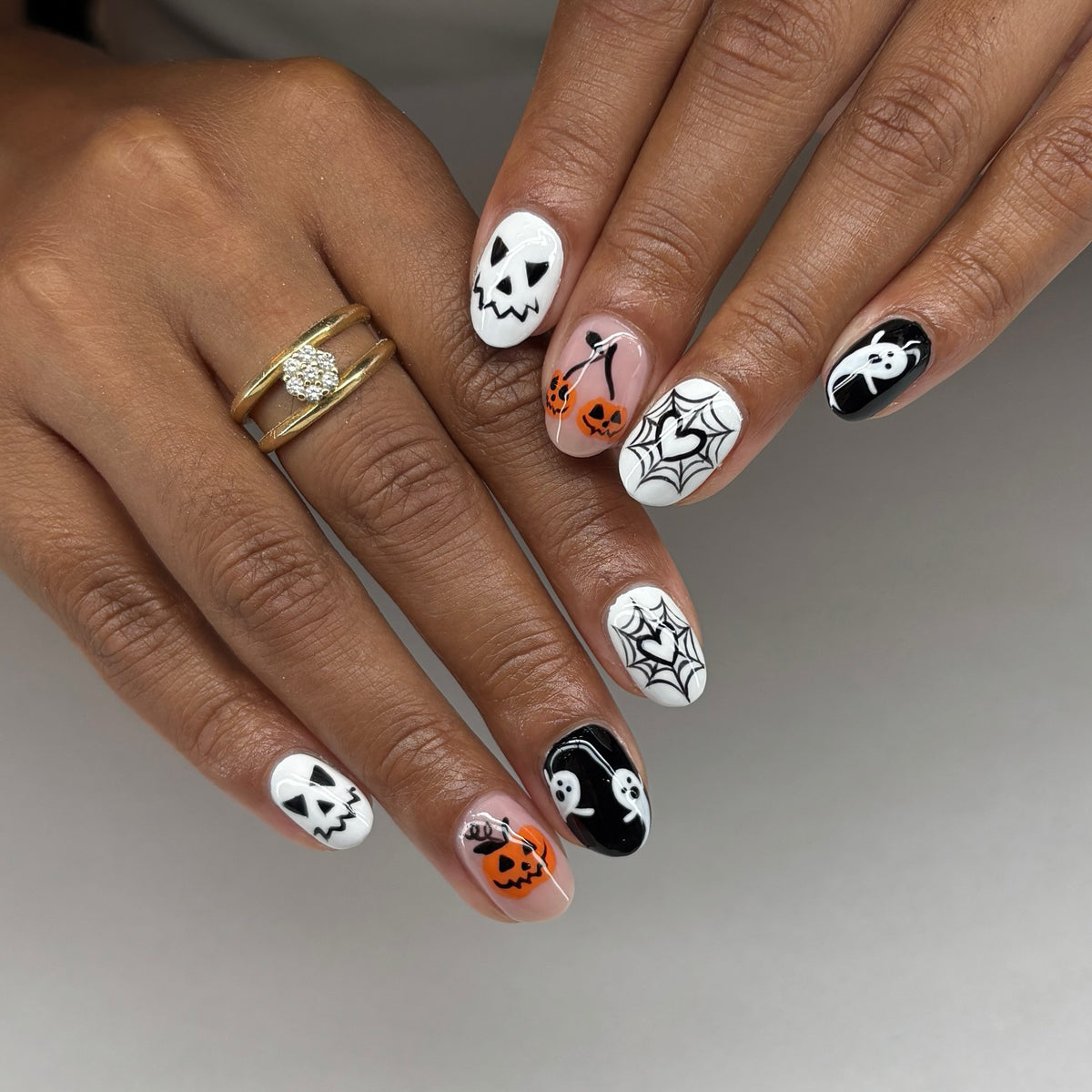 Spooktacular Medium Oval White and Black Halloween Nail Set with Unique Designs