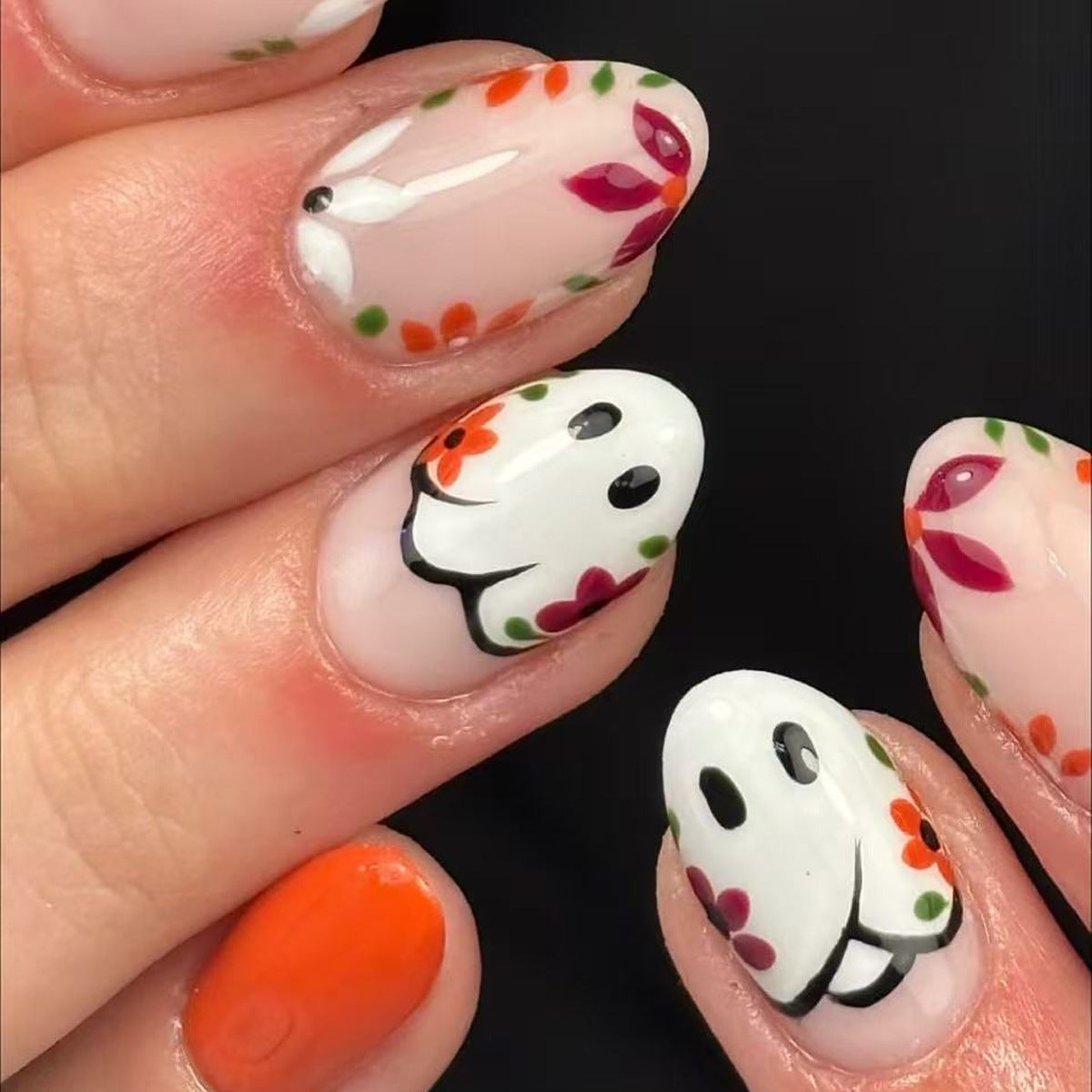 Whimsical Ghostly Floral Short Round Delightful Nail Set