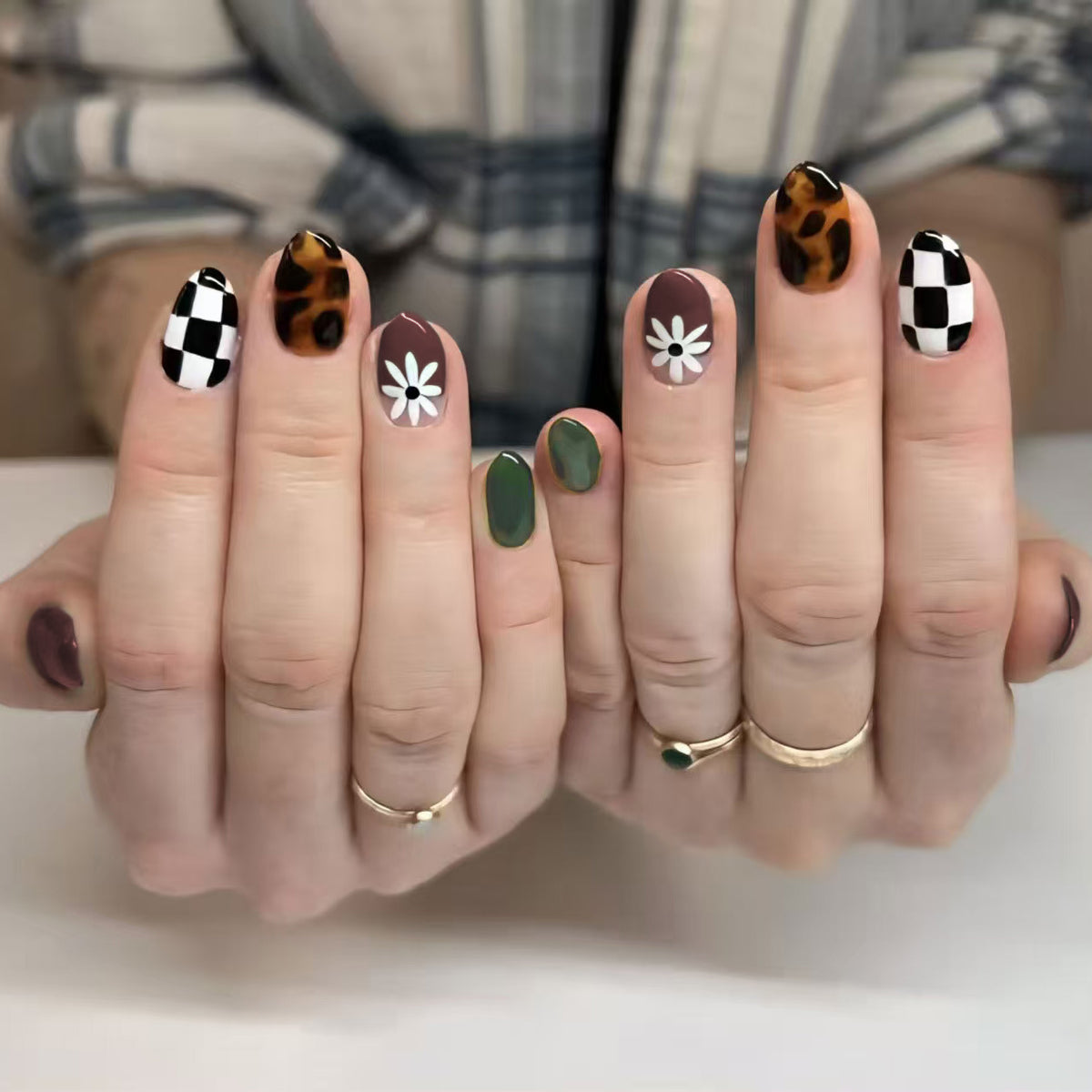 Chic Safari Short Oval Multicolor Nail Set with Unique Animal Print Design