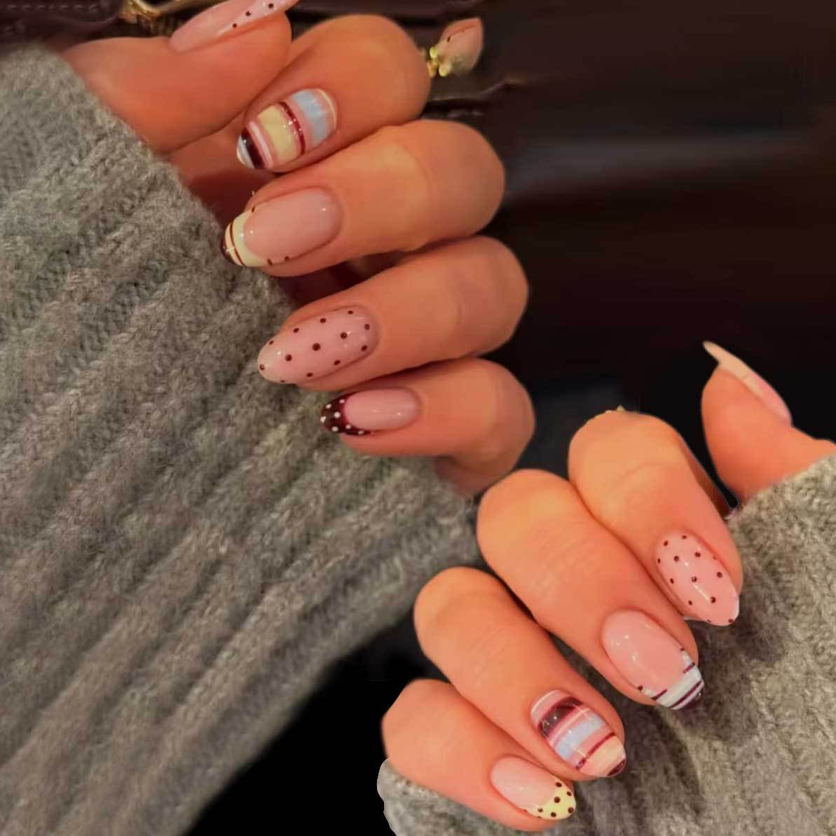 Chic Winter Vibes Medium Oval Pink Striped Nail Set with Dotted Accents
