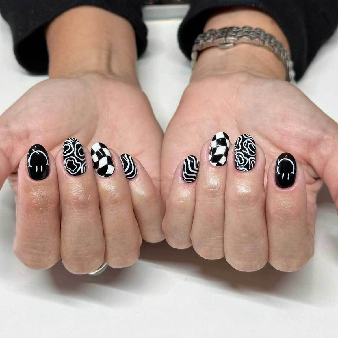 Monochrome Vibes Short Oval Black and White Swirl Pattern Press On Nail Set