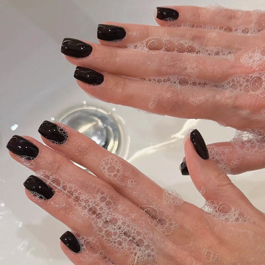 Elegant Nightfall Short Square Glossy Black Nail Set with Water-Resistant Finish