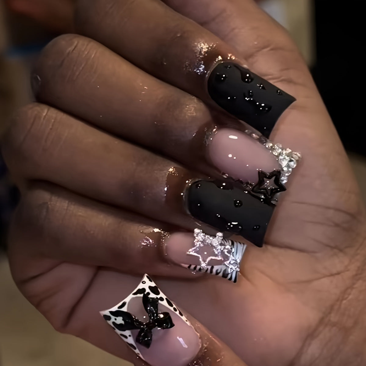 Glamorous Noir Square Medium  Press On Nail Set with Shiny Embellishments and Unique Theme Features