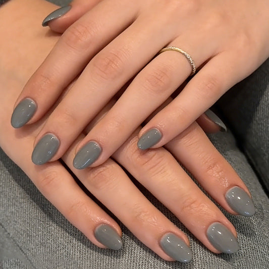 Chic Elegance Short Oval Shaped Soft Grey Glossy Nail Set