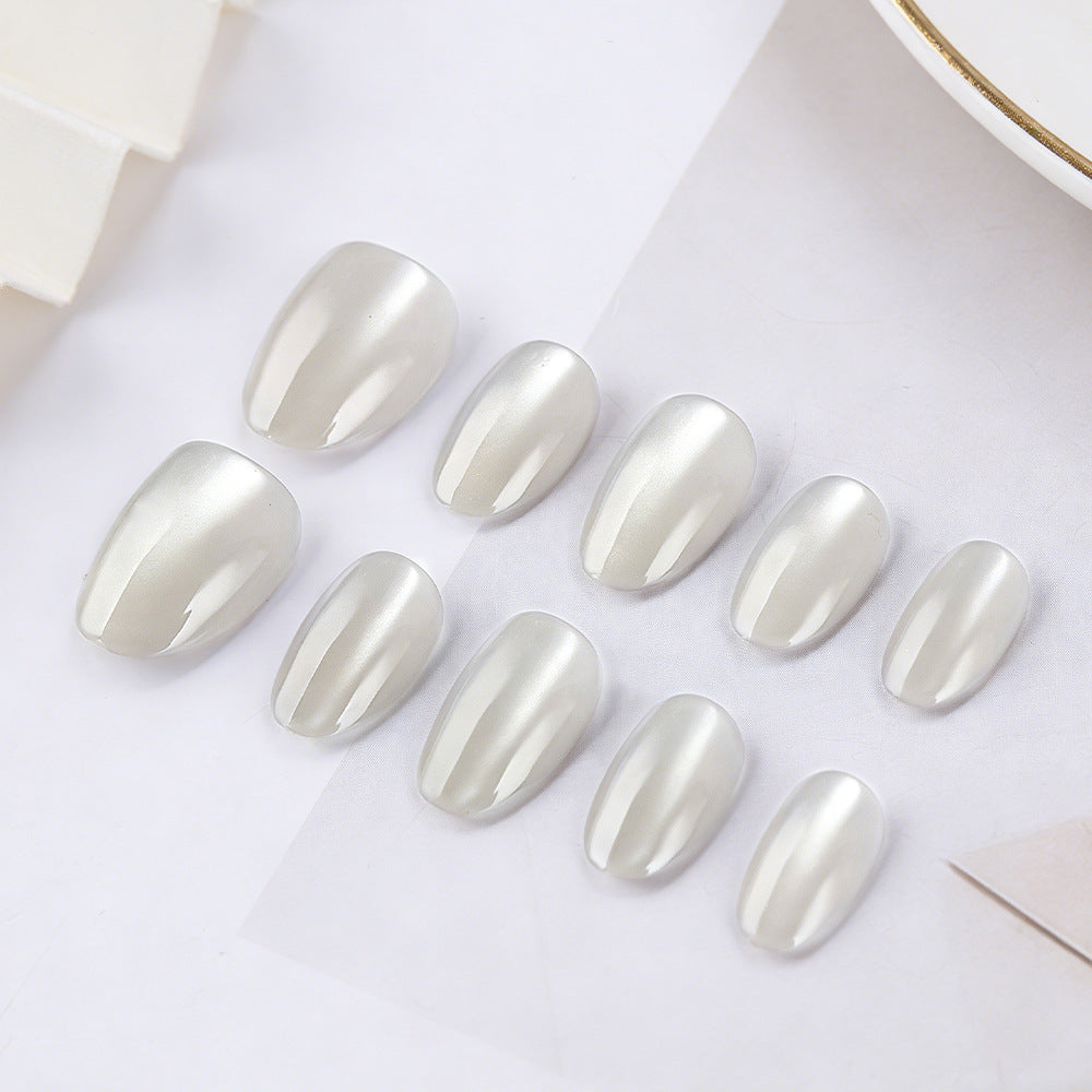 Dreamy Elegance Glossy Short Oval Shaped Silver Press On Nail Set with Iridescent Finish
