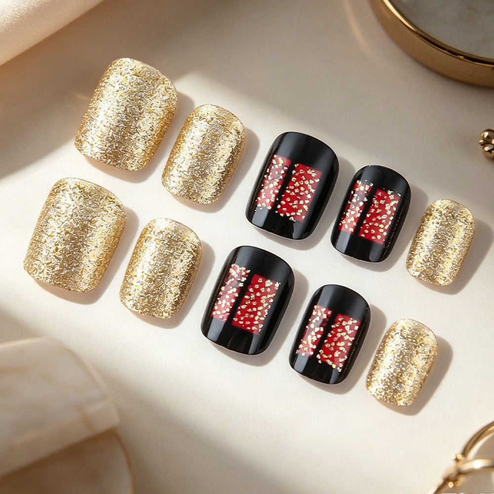 Gilded Glamour Short Square Black and Gold Nail Set with Unique Glitter Finish