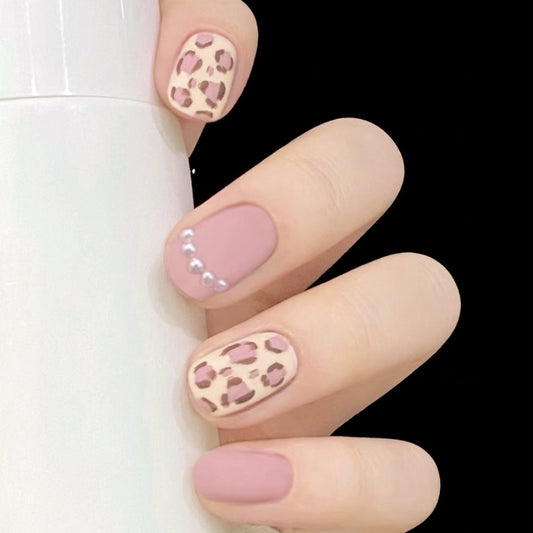 Safari Elegance Medium-Length Round Pink Press On Nails with Leopard Print Accents & Pearl Embellishments