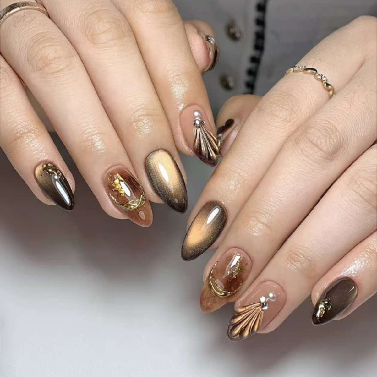 Elegant Autumn Charm Stylish Medium Almond Brown Ombre with Unique Gold Accents Press-on Nail Set