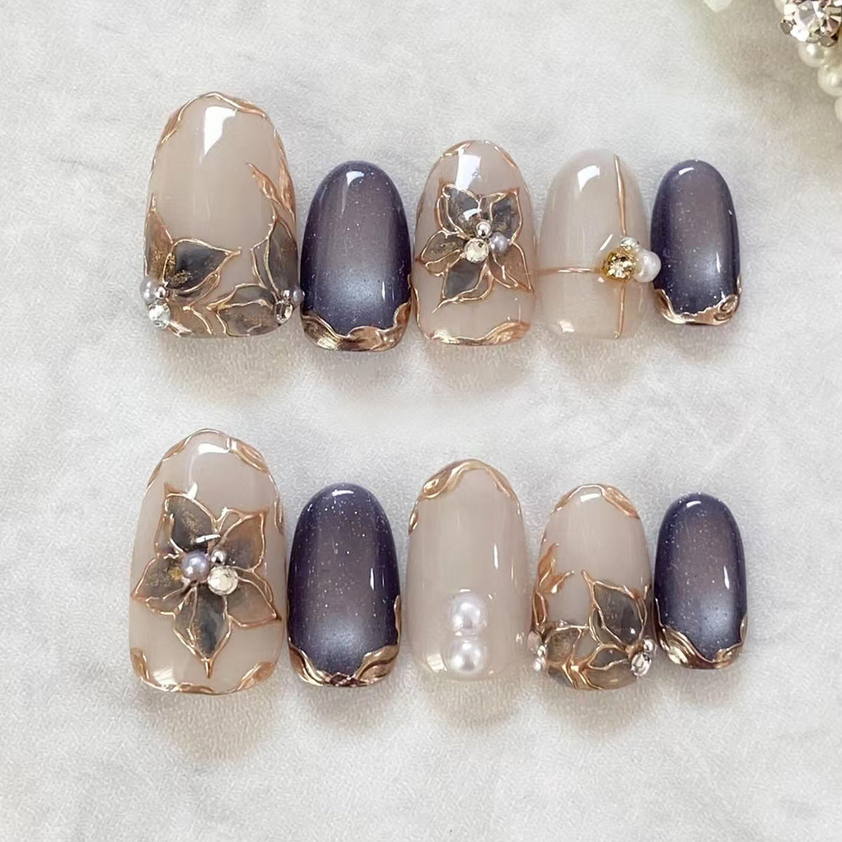 Elegant Floral Charm Medium Oval Ombre with Gold Accents Press On Nail Set