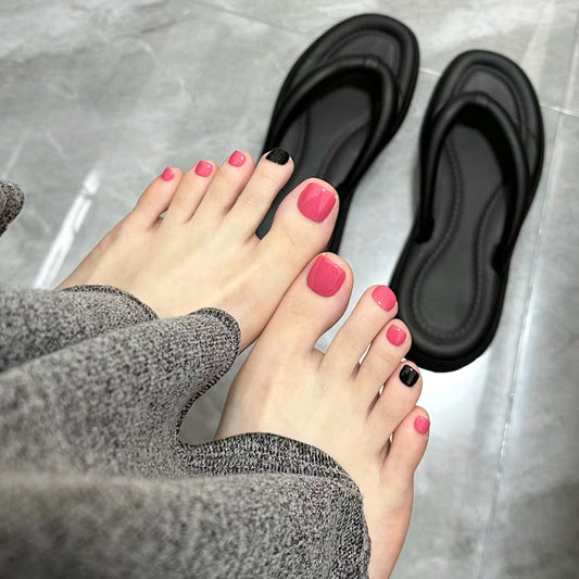 Urban Elegance Short Round Press On Toenails Set in Matte Pink with Bold Black Accent