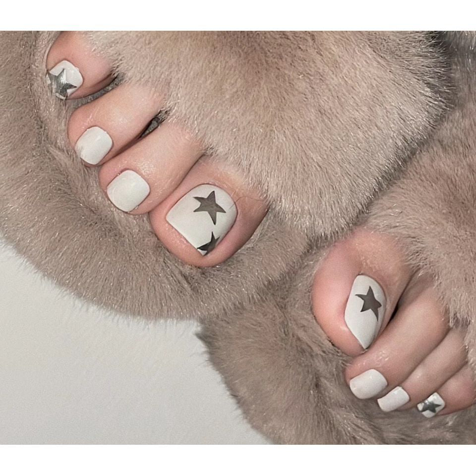 Go Rock On Bold White Press On Toenails – RainyRoses