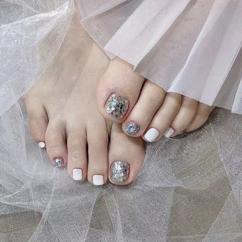 Bridal Bliss Medium Round White Press On Toenails Set with Crystal Embellishments