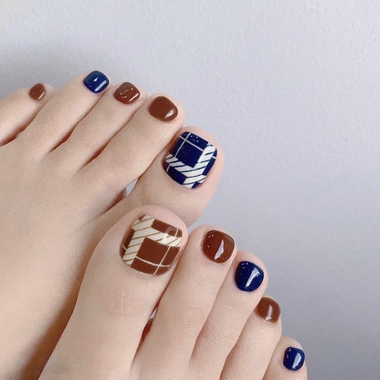 Sharp Checkered Brown Press On Toenails