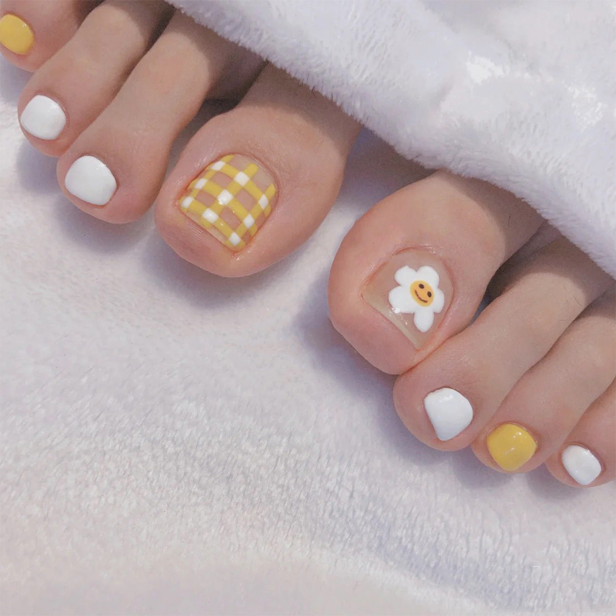 Daisy Skirt Spring Yellow Press On Toenails โ RainyRoses