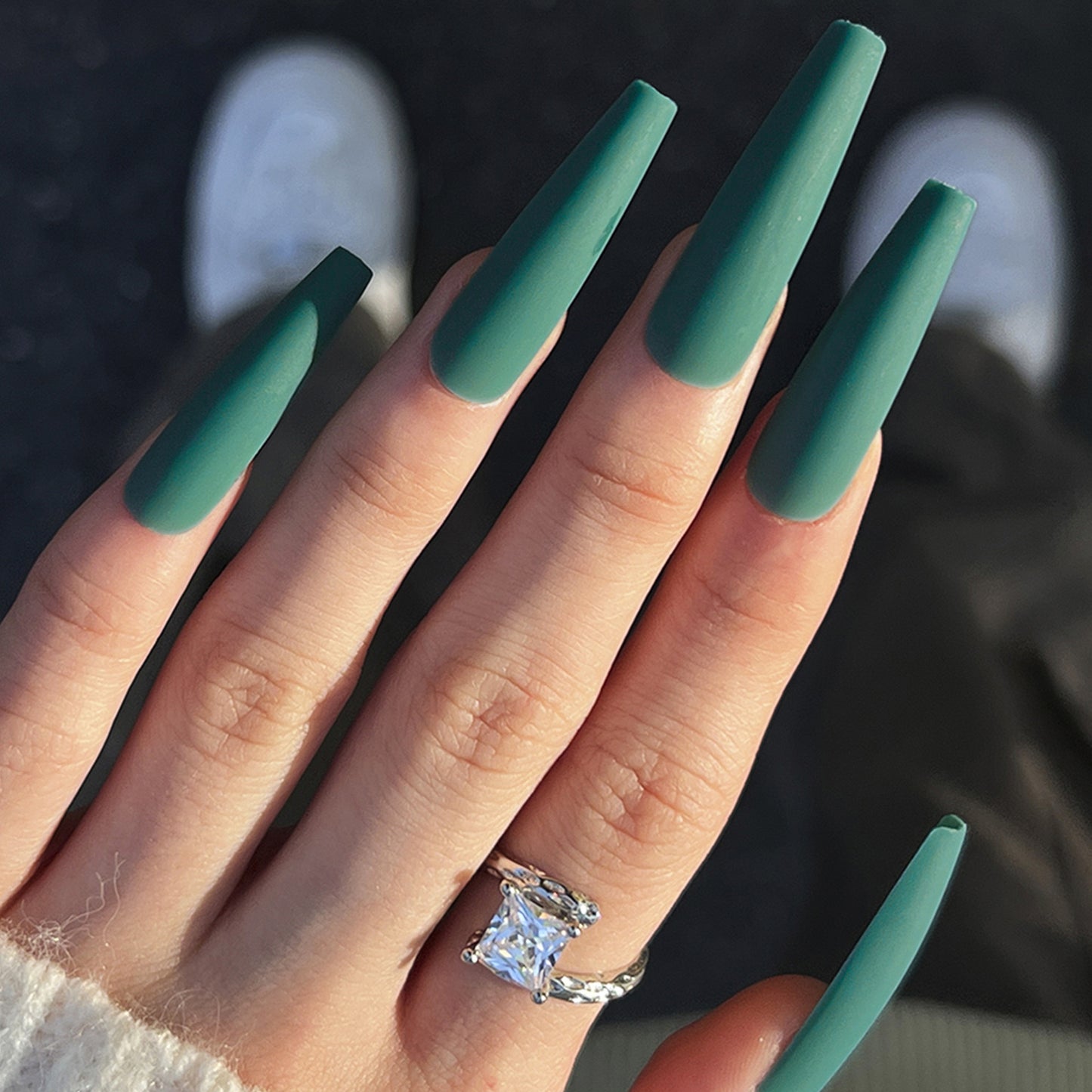Sleek Urban Long Stiletto Matte Green Press-On Nails