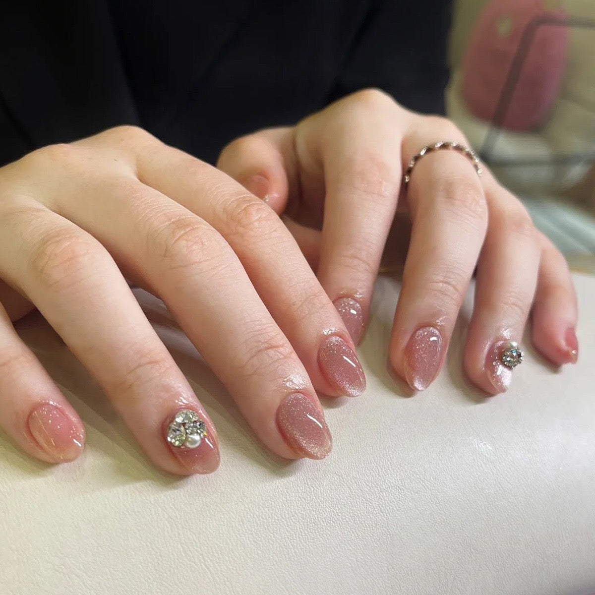 Chic Medium Oval Rose Quartz Glitter Accent Press-On Nail Set