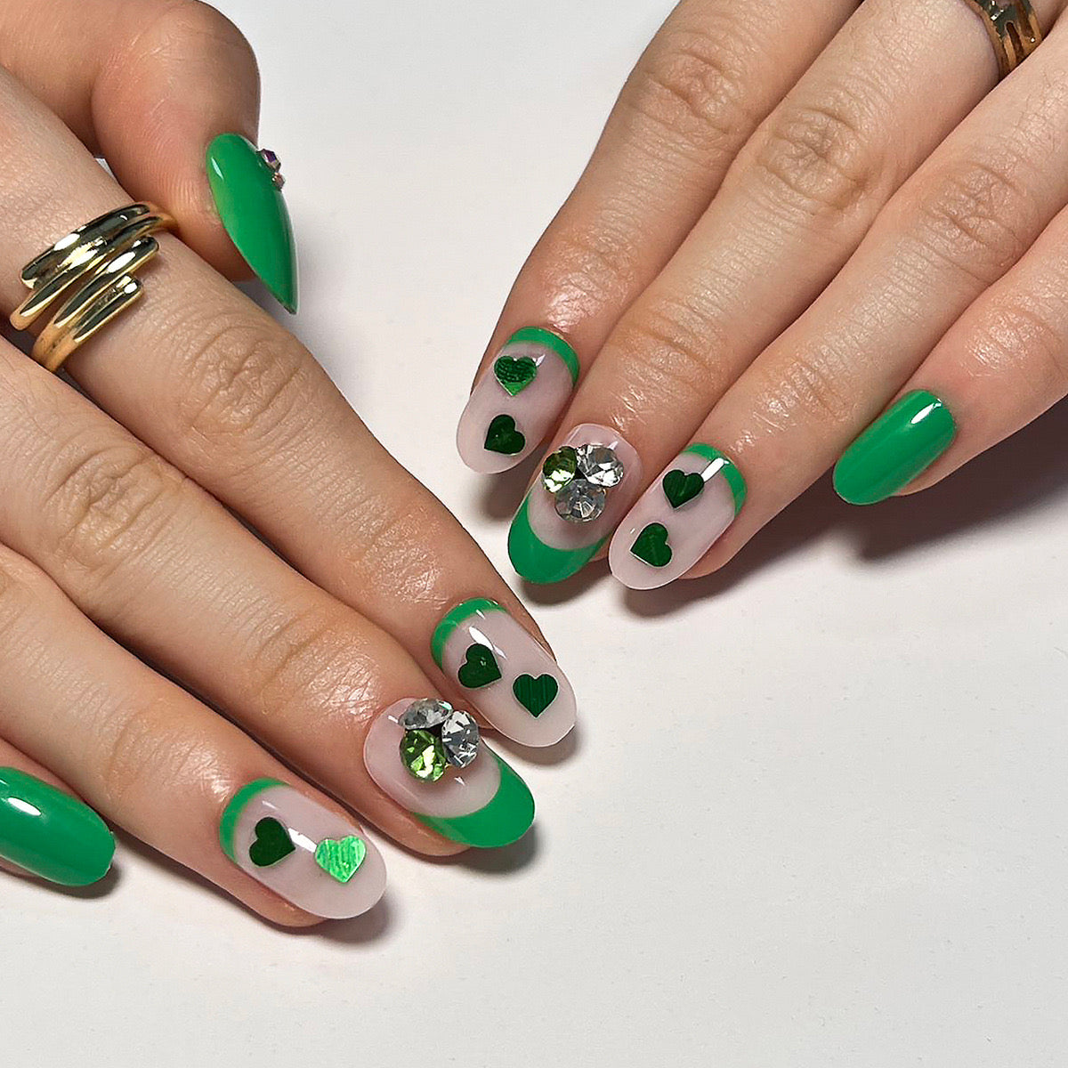 Vibrant Medium Round Emerald Green Press-On Nails with Rhinestone Embellishments and Heart Designs