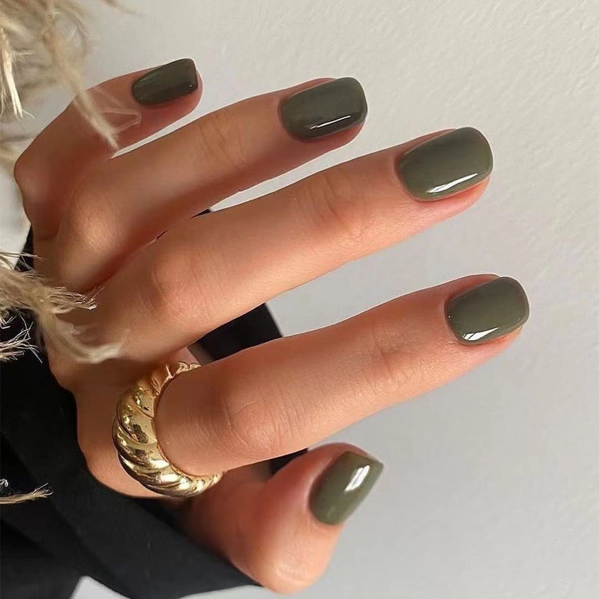 Urban Chic Short Square Olive Green Press-On Nails with Glossy Finish