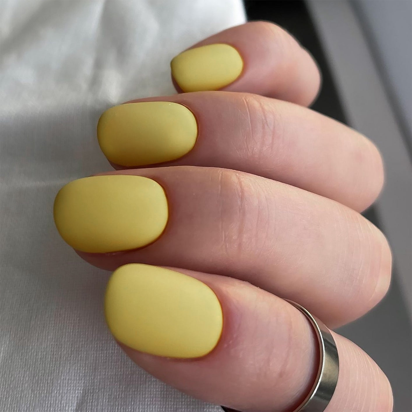 Morning Glow Short Round Pastel Yellow Matte Press-On Nails