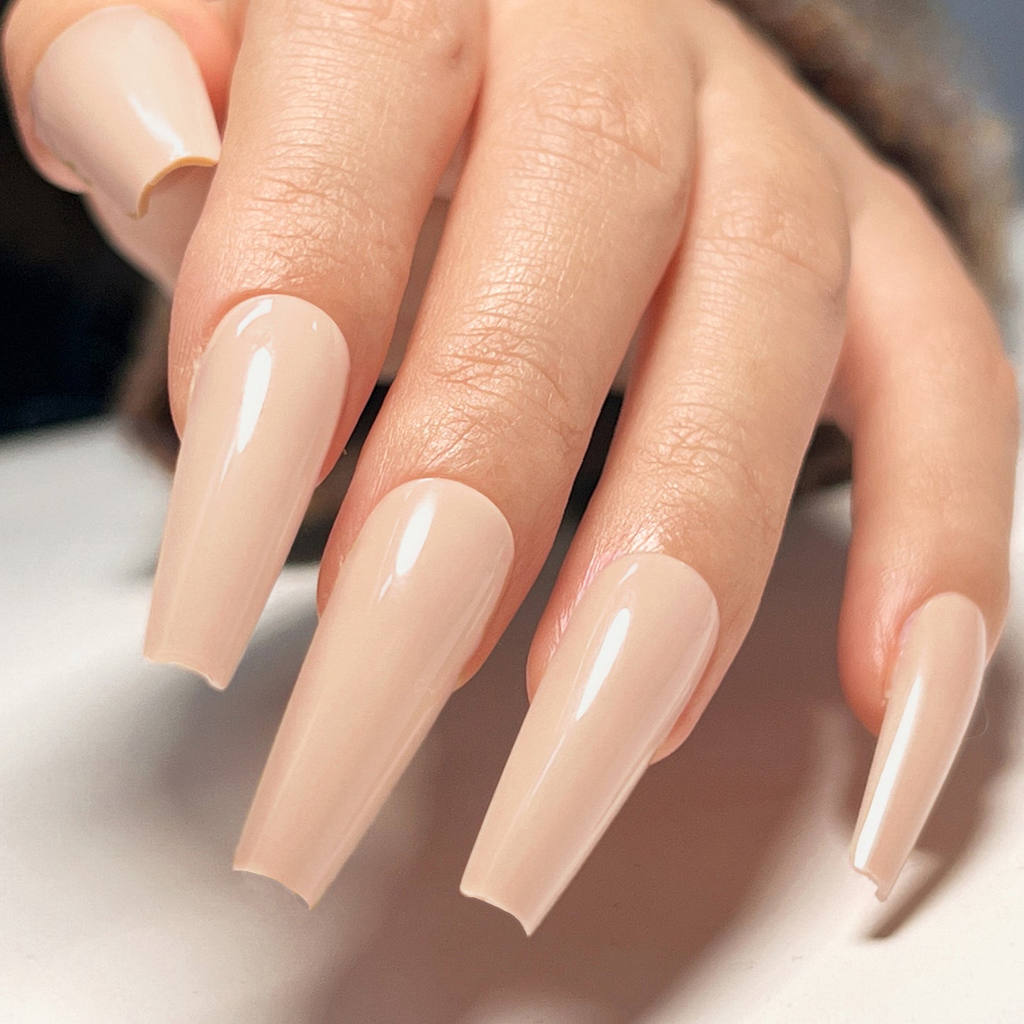 Elegant Classic Extra-Long Coffin Beige Press-On Nails for a Polished Look