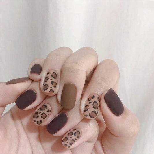 In The Jungle Short Round Brown Leopard Press On Nails