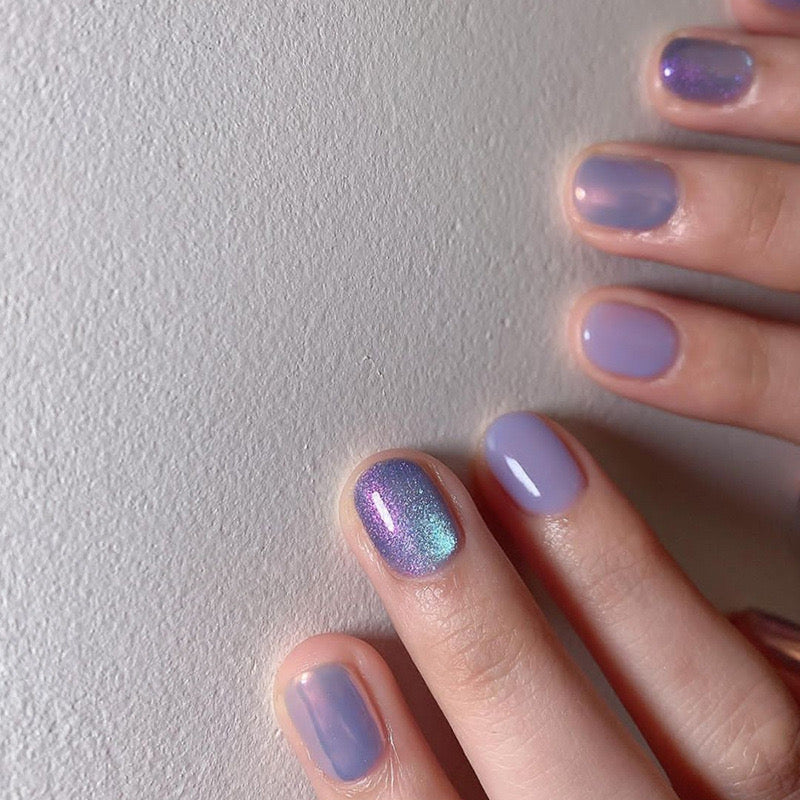 Short Round Lavender Press-On Nails with Holographic Accent for a Touch of Magic