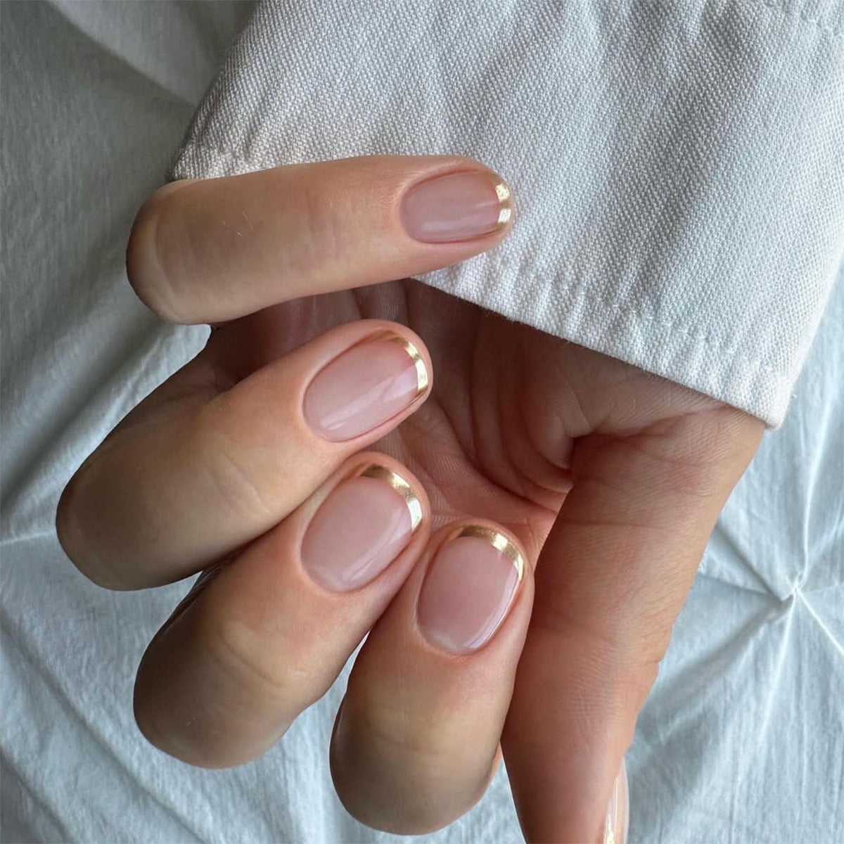 Chic Minimalist Short Oval Press-On Nail Set in Beige with Gold Accent Tips