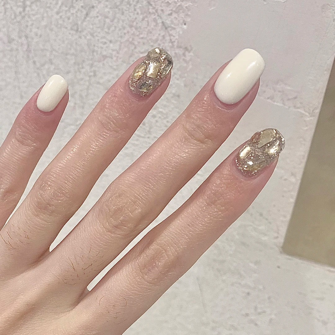 Justified Medium Oval White Studded Press On Nails
