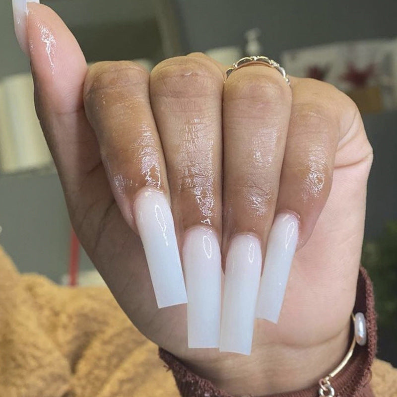 Staying Queen Long Square White Bold Press On Nails