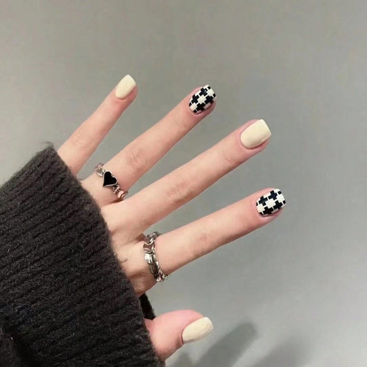 Chic Urban Style Short Square Matte Press On Nail Set, Black and White Checkered Accent Nails